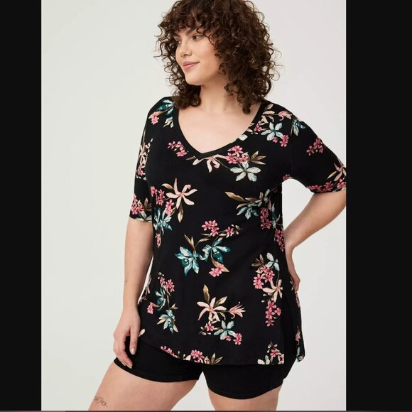 Torrid Favorite Tunic Super Soft V-Neck Tee in Black Orchid Gardens Size 2X - Picture 1 of 15
